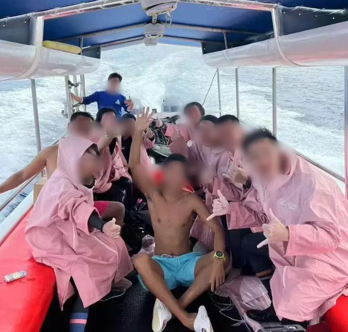 “低头发现,有7条鲨鱼环绕”,极限求生27小时!帕劳失联潜水者自述