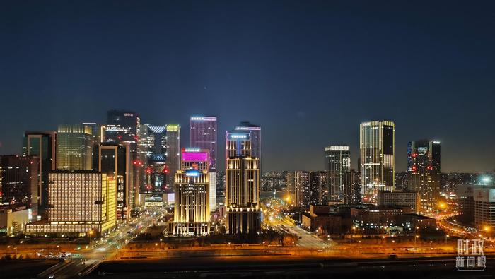 时政新闻眼丨从习主席二〇二五年新年贺词里,读懂“何以中国”