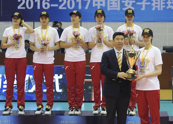 尴尬而失败的“改革”,两任排球掌门人殊途同归