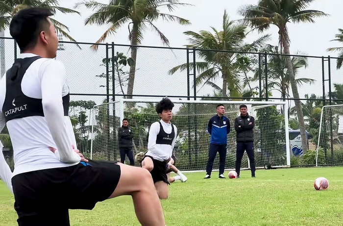 大连英博3-1重庆铜梁龙，李国旭坚持原有阵型+打法，20名球员出场