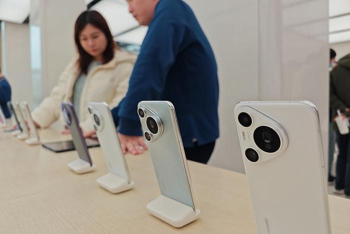 余承东:去年终端业务重回增长快车道,今年原生鸿蒙用户挑战亿级