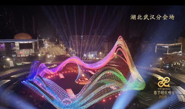 探班春晚武汉分会场彩排:三大主场,绽放英雄之光