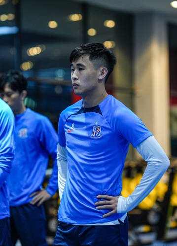 太难了！申花官宣：戴伟浚热身赛重伤，恐赛季报销，刚有起色