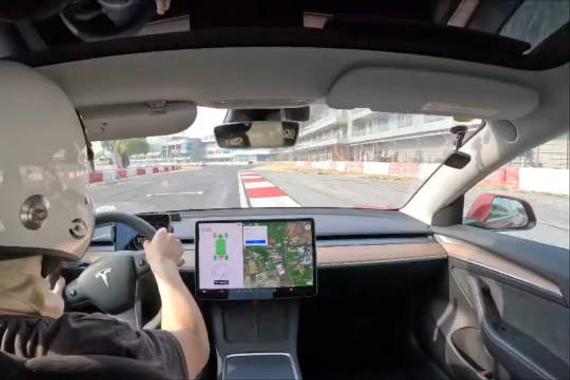特斯拉赛道撞了宝马M2 对此你怎么看
