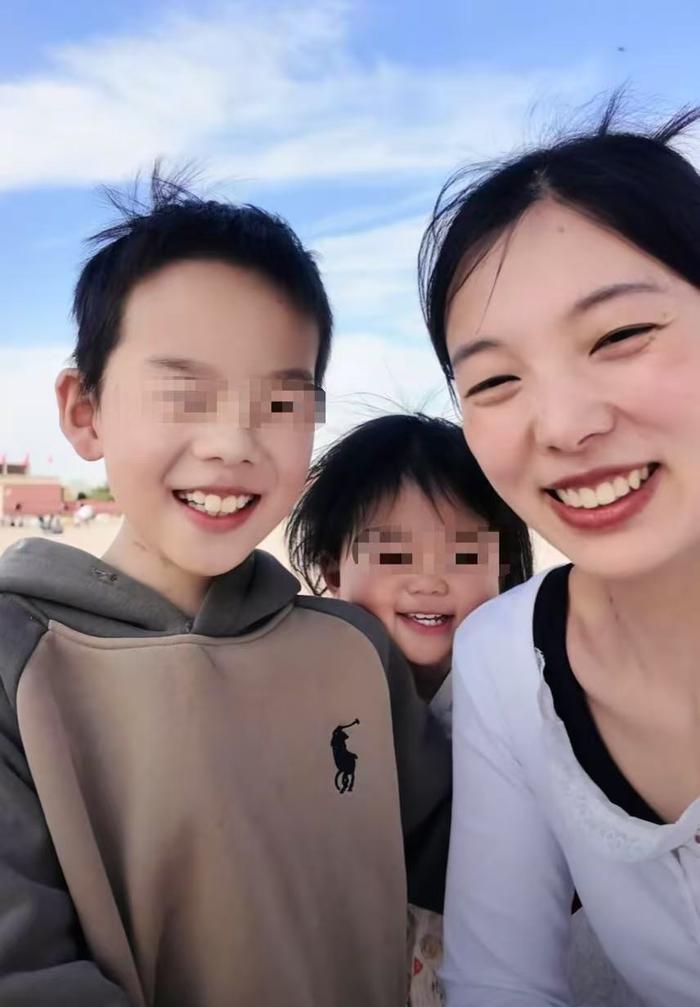 重庆单身母亲直播摆摊救子后续:孩子第三次手术恢复良好