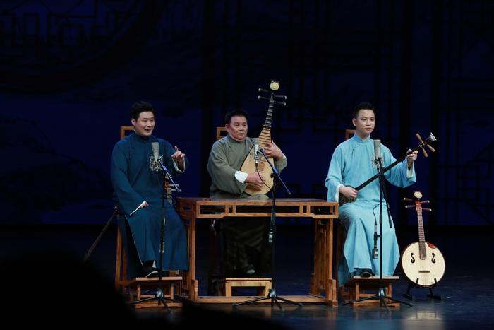 秦建国、侯骁晟、祁晔演出《玉蜻蜓·厅堂夺子》