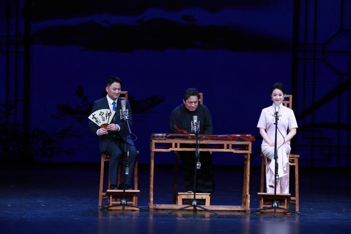 徐惠新、王晨、李雯琪演出《秋海棠·兄妹相会》