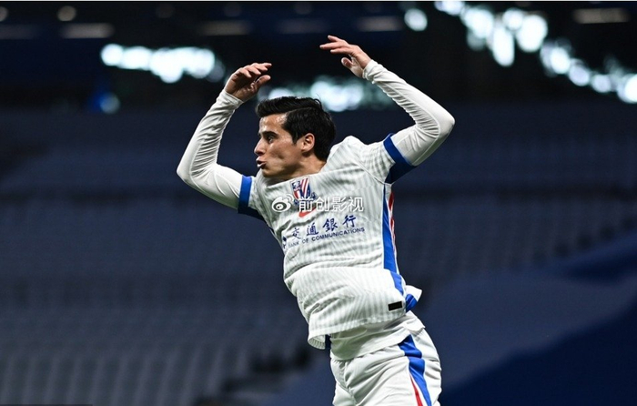 于汉超救主，陈晋一绝杀！申花3-2浙江，造队史纪录登顶积分榜