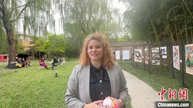 4月19日,瑞士苏黎世电影节副总监蕾塔·盖特格接受记者采访。官逸伦 摄