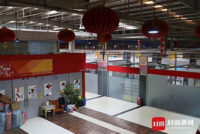 4月19日,撤场中的广东音像城,部分档口已经搬空。杨峰/摄