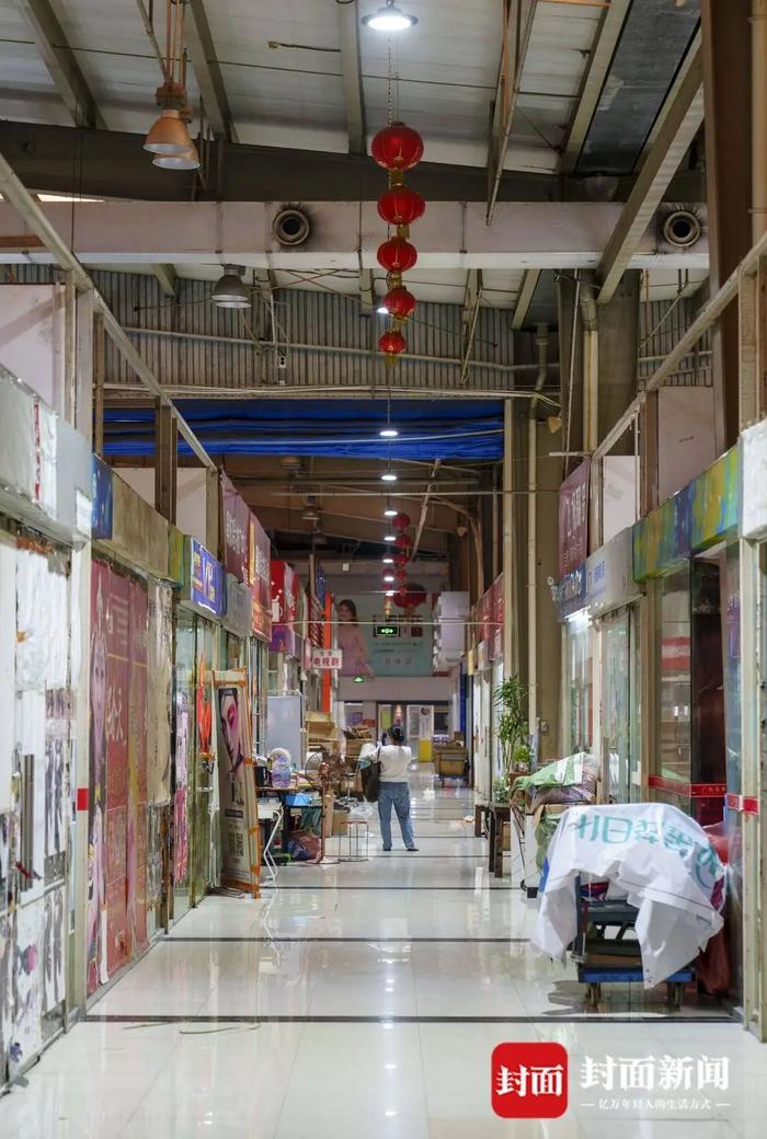 4月19日,撤场中的广东音像城,部分档口已经搬空。杨峰/摄