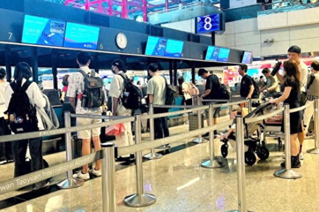 据报道,台外事部门声称,自今年10月起将无法印发空白的台湾居民“护照”。资料图,图源:台媒