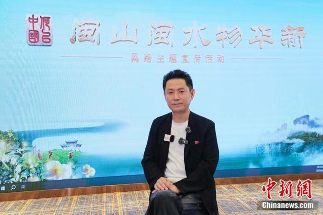 图为郭广平接受采访。李太源 摄
