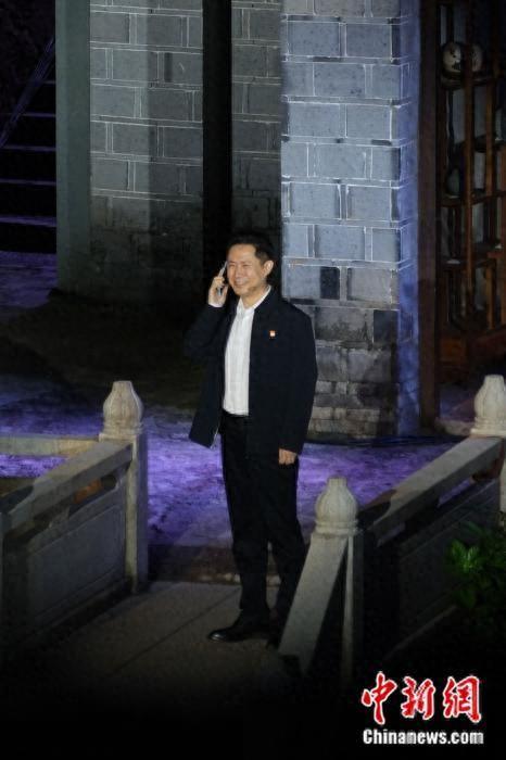 图为“何以中国·闽山闽水物华新”网络主题宣传活动启动仪式上,郭广平扮演廖俊波。李太源 摄