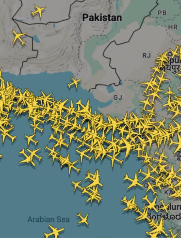 飞行航班信息平台显示,商业航空公司正避开巴基斯坦领空。图源:外媒