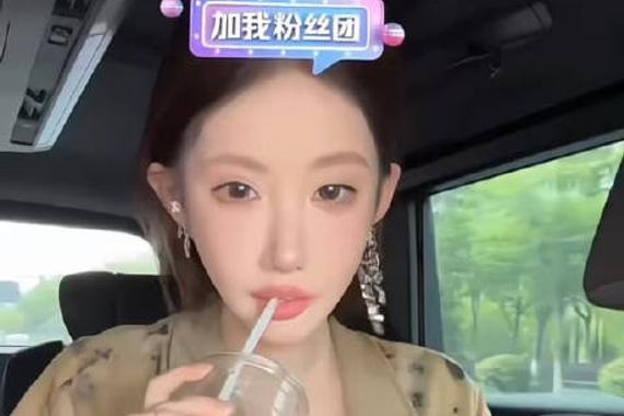 薛小婉法拉利卖了，因为只有两个座，出门人太多坐不下，现在换了埃尔法！