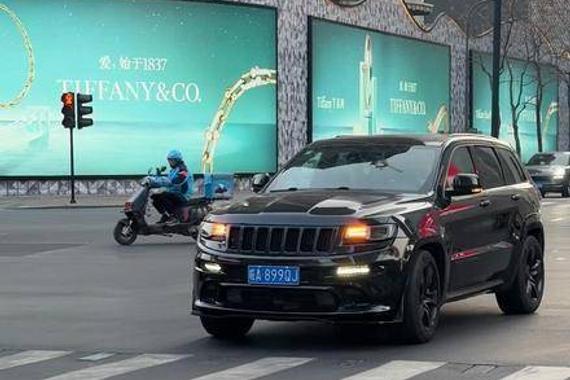 JEEP大切诺基SRT现身！大家见过吗？它的出现概率比超跑还低呢！