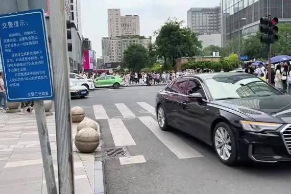 在BBA的超跑阵营里，奥迪R8堪称唯一的存在