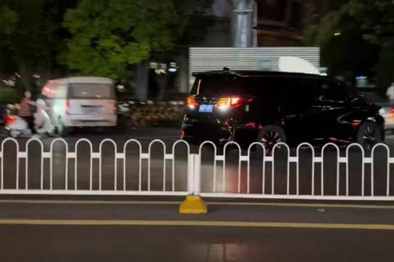 这丰田埃尔法是什么情况？