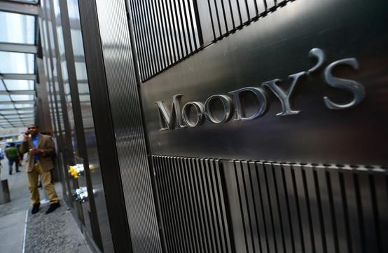 国际信用评级机构穆迪16日宣布下调美国主权信用评级。图源:外媒