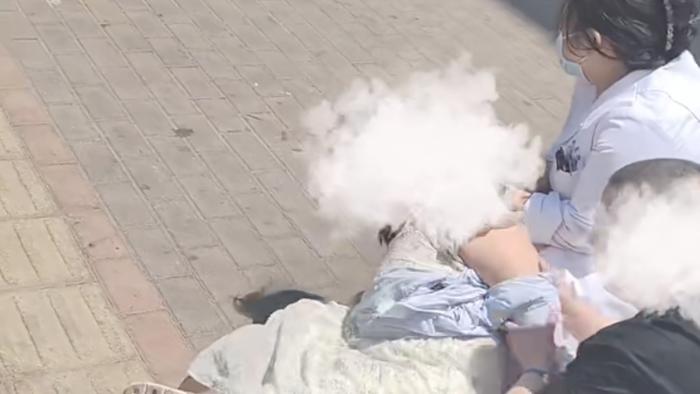 河南一女子被医院强制带走治疗,官方通报:当值医生停职