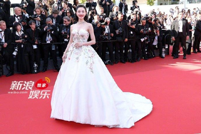 内娱明星戛纳红毯生图曝光，于适张凌赫龚俊等亮相