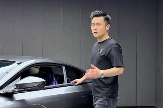 这车开出去怎能不吸引眼球？毕竟阿斯顿马丁db11的魅力无法抵挡