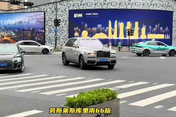 万象城1小时现9台库里南,现场素材7台