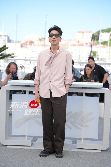 《狂野时代》戛纳photocall，赵又廷随剧组亮相