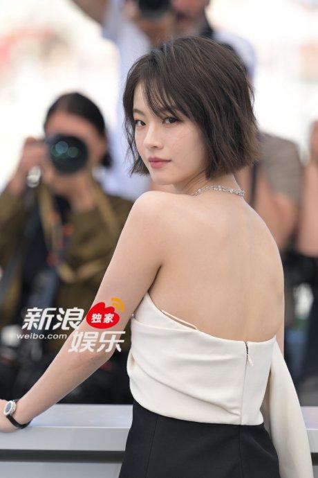 李庚希亮相《狂野时代》戛纳photocall