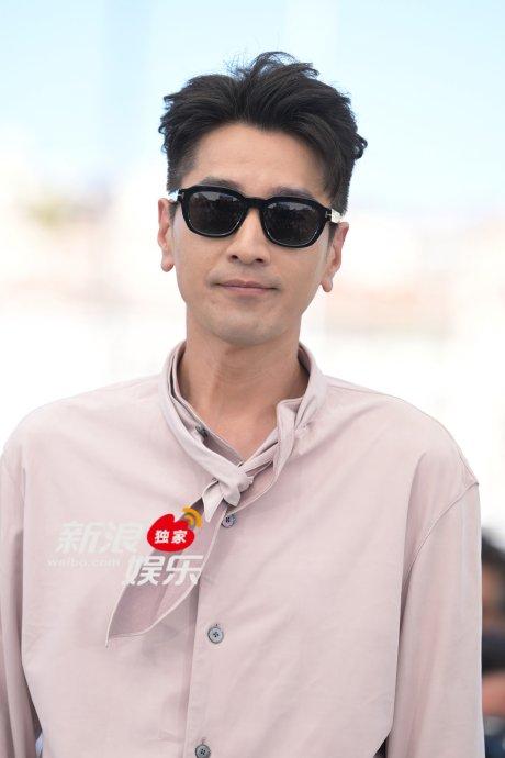 《狂野时代》戛纳photocall，赵又廷随剧组亮相