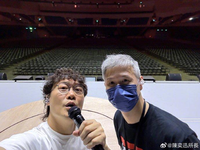 22日，陈奕迅所長 被网友偶遇现身高雄