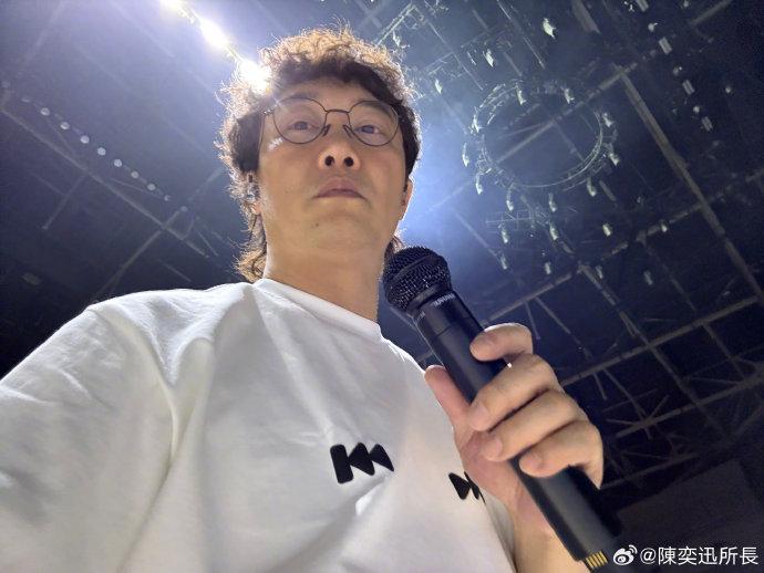22日，陈奕迅所長 被网友偶遇现身高雄