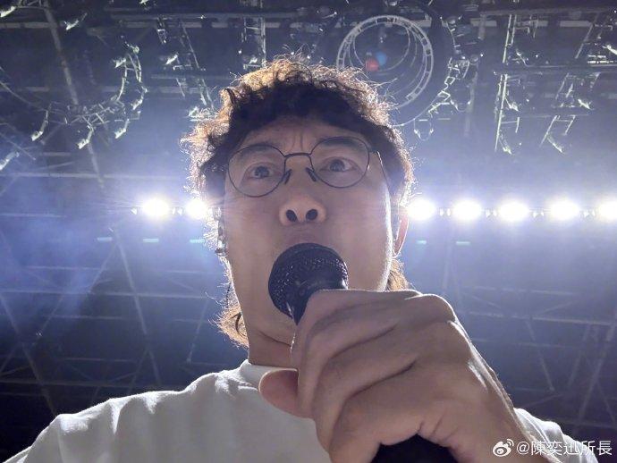 22日，陈奕迅所長 被网友偶遇现身高雄