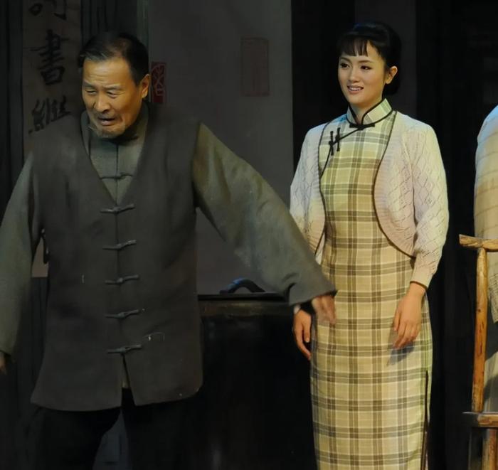 中国国家话剧院同事撰文悼念朱媛媛