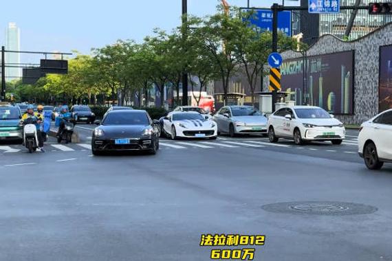 法拉利812超级快这配色无敌好看，感谢兄弟们支持！