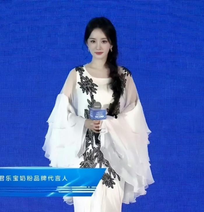 85花赵丽颖、杨幂、Angelababy近期活动生图来了，看看谁的状态最好？