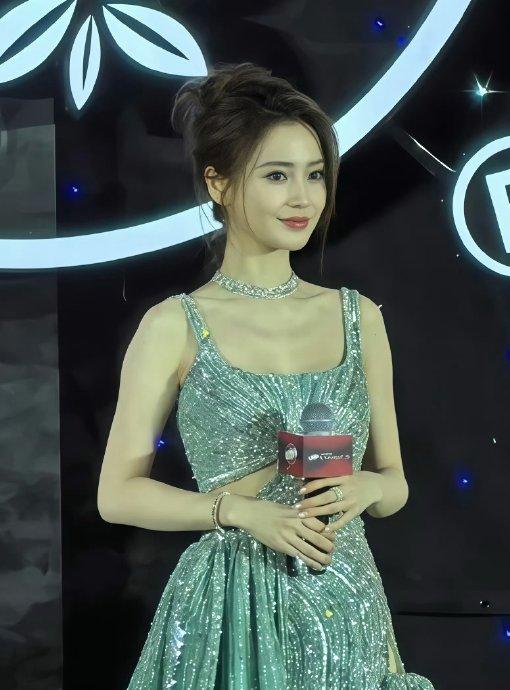 85花赵丽颖、杨幂、Angelababy近期活动生图来了，看看谁的状态最好？