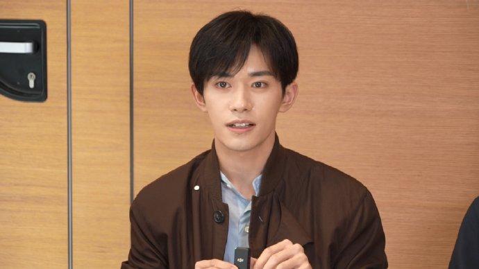 易烊千玺谈主演《狂野时代》，称毕赣高标准虽烦但演得爽