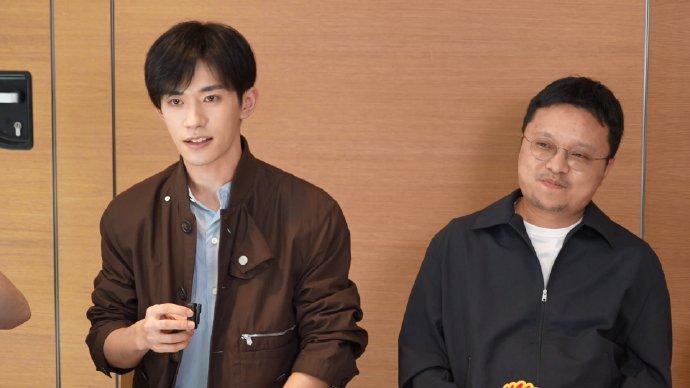 易烊千玺谈主演《狂野时代》，称毕赣高标准虽烦但演得爽