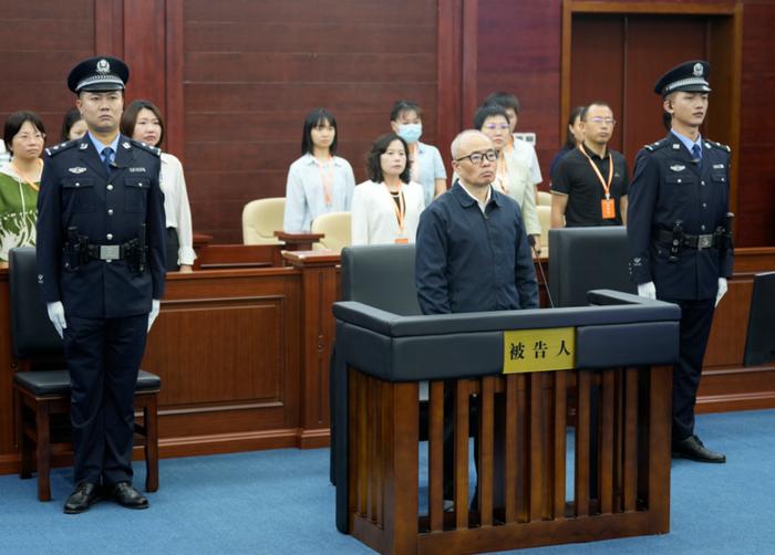 宣扬个人“政绩”、结交政治骗子的彭国甫,被判死缓