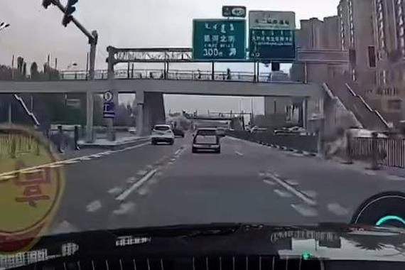 白色丰田RAV4遭遇无端指责