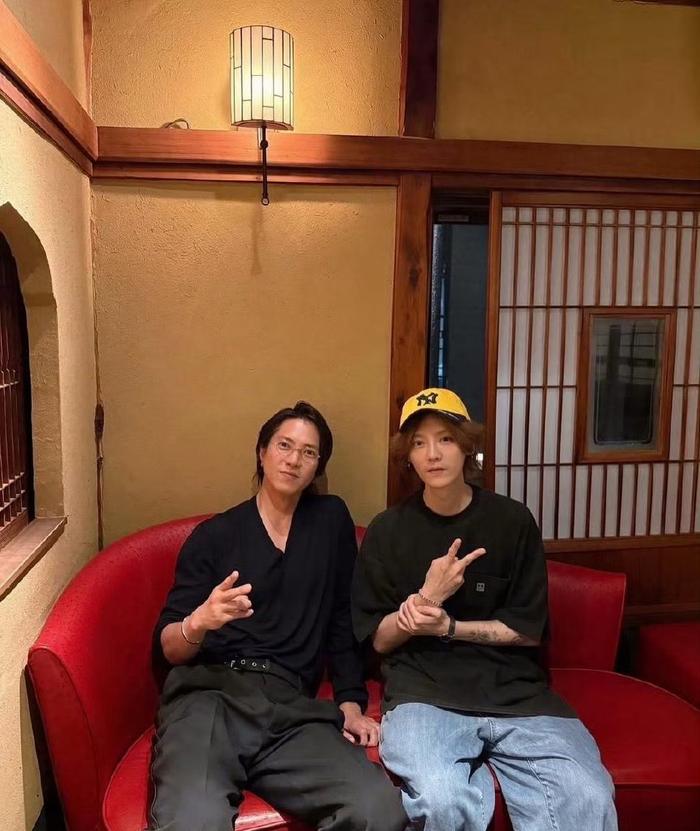 鹿晗晒与山下智久合照，追星成功！