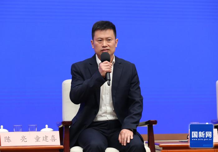 奋斗者代表答顶端新闻:年轻人要树立长期主义和工匠精神|直击见面会(难以置信)