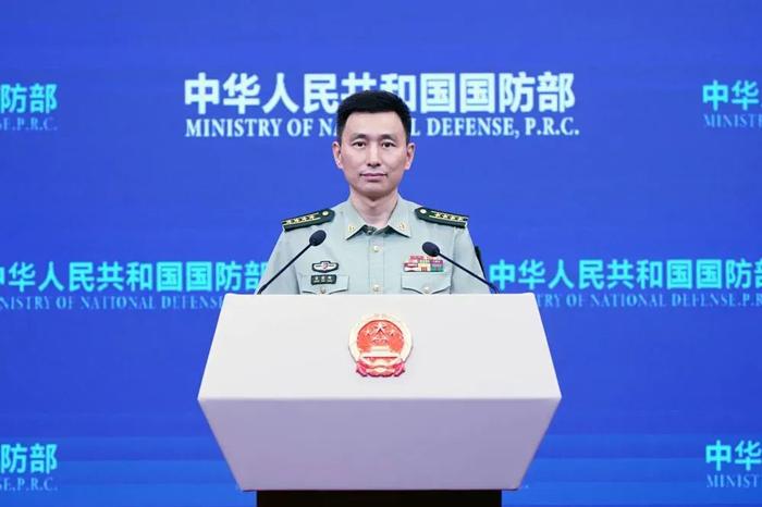 5月29日下午,国防部新闻发言人张晓刚大校答记者问 图源:国防部
