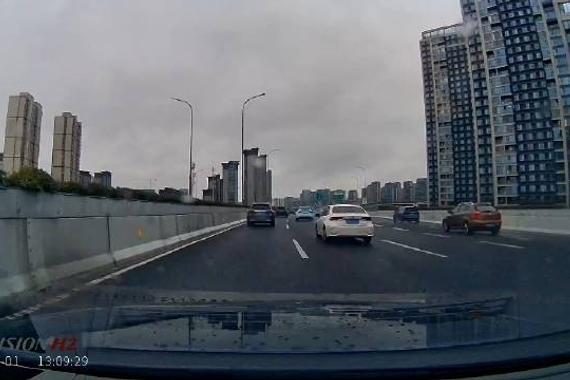 当四驱奥迪S4遇见后驱爸马M4，结果…这是什么原因？