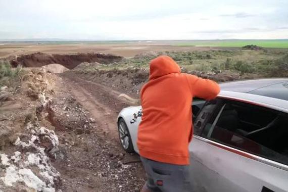 特斯拉Model3气囊异常弹出致落地无保护