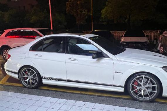奔驰C63507全球最低价20多万，6.2升V8发动机引粉丝圆梦