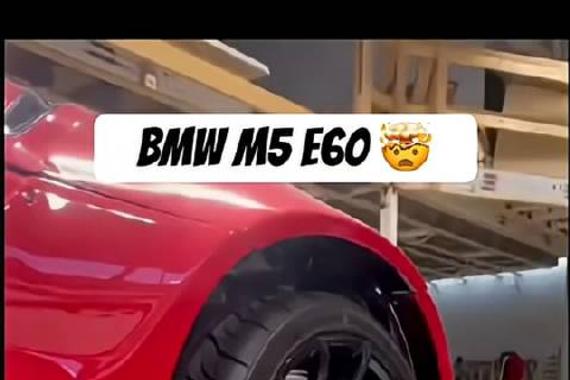 好夸张的角度！ 这台BMW M5大负角漂移一定非常流弊！