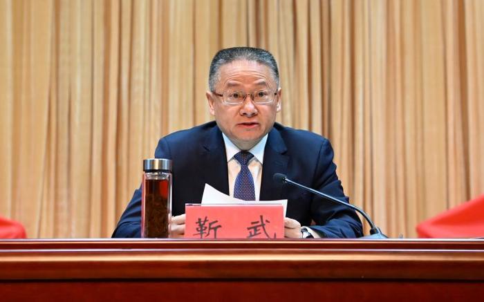 主持警示教育大会1天后,县委书记靳武官宣落马